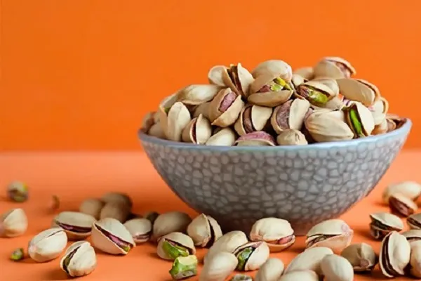 قیمت خرید پسته بادامی زرندی + خواص، معایب و مزایا