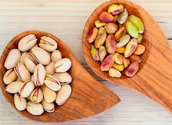قیمت خرید پسته بادامی ریز زرند + خواص، معایب و مزایا